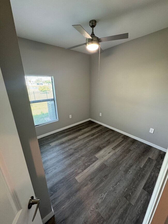 Building Photo - 1153 Oceanic Rd