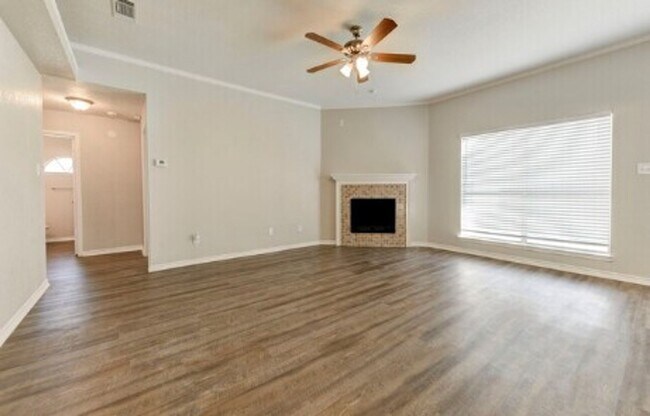 Building Photo - AVAILABLE NOW  (SECTION 8 ACCEPTED)