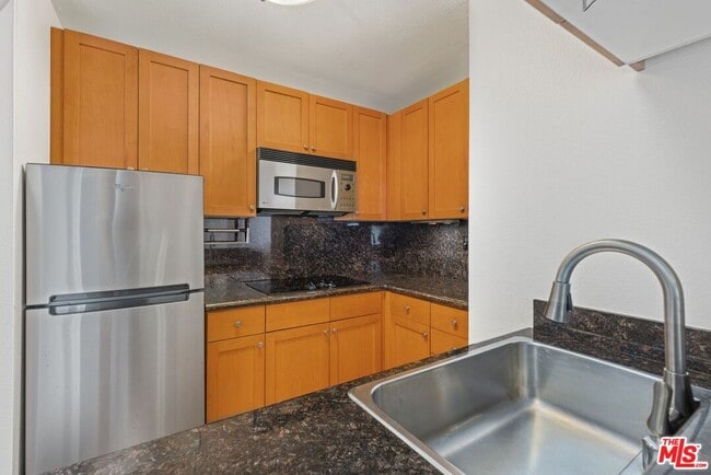 Building Photo - 1440 Veteran Ave