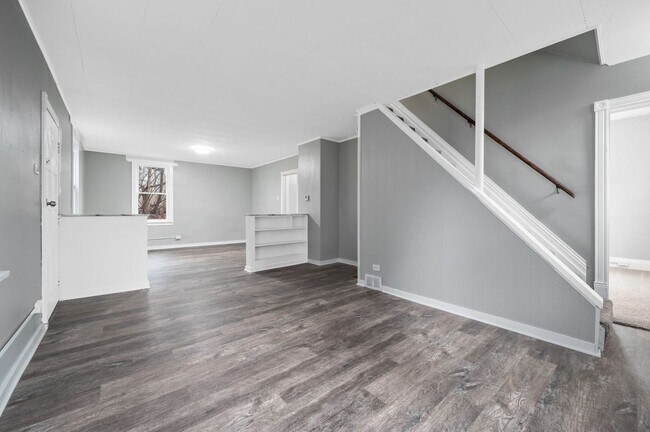 Building Photo - 230 N Balph Ave
