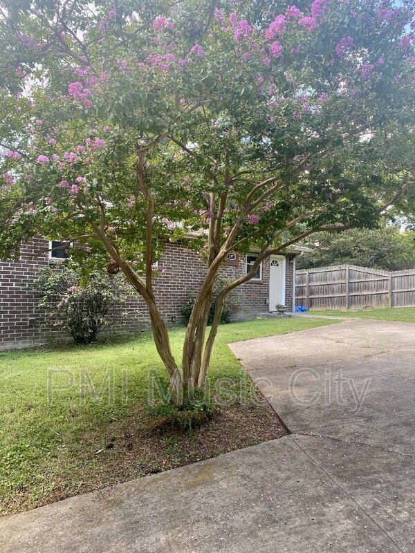 Building Photo - 197 Hicks Rd