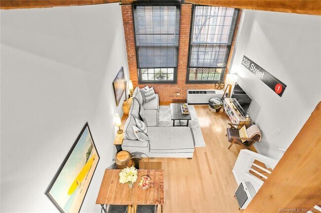 Building Photo - 25 Grand St