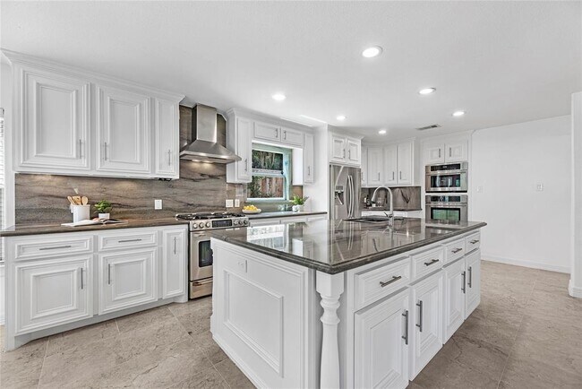Building Photo - 2414 Avalon Pl