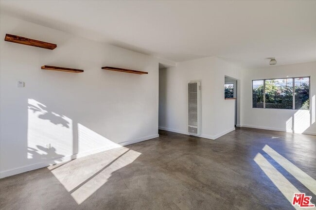 Building Photo - 3171 Silver Lake Blvd