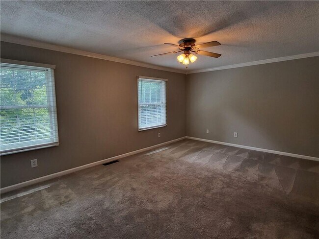 Building Photo - 1731 Twin Brooks Dr SE