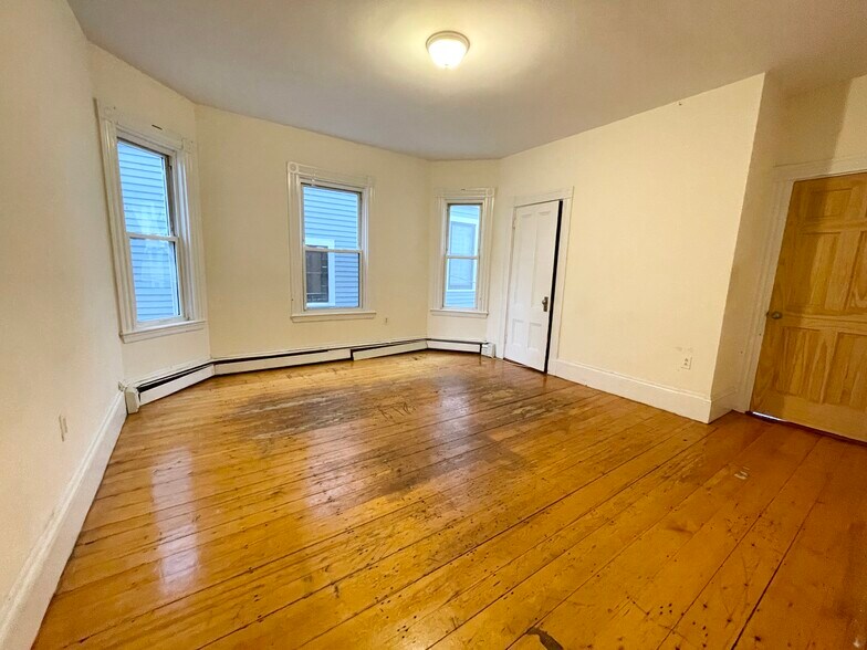 Building Photo - 72 Calumet St