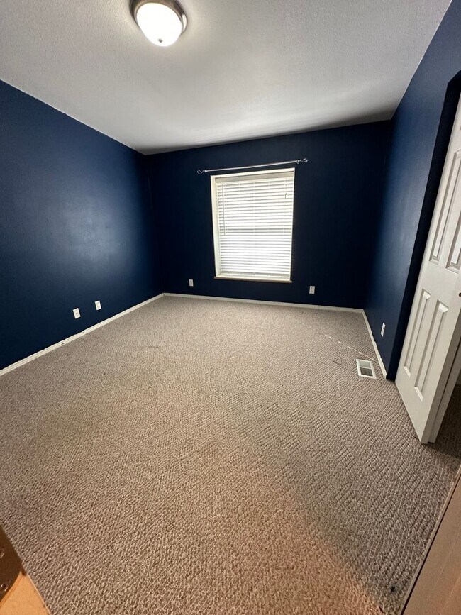 Building Photo - RARE FIND!! Country living with big shop o...