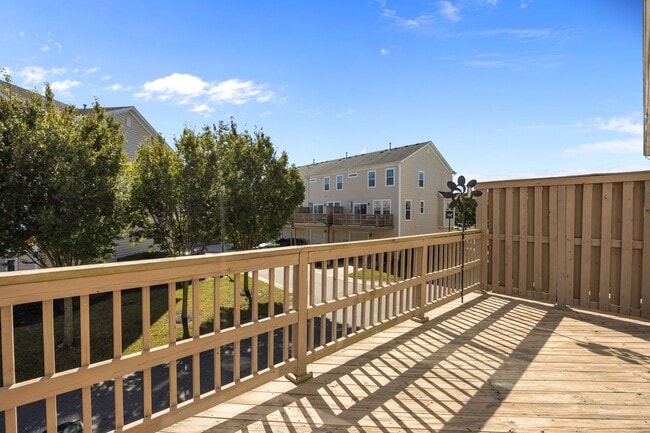 Building Photo - Beautiful Townhome for Rent in Virginia Beach With Free Internet!