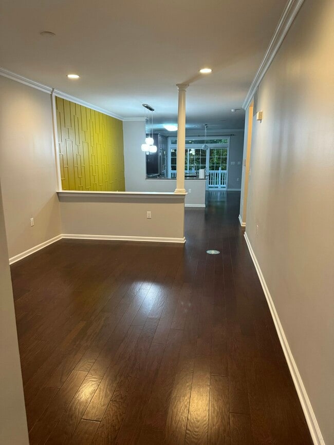 Building Photo - 47 Nelson Dr