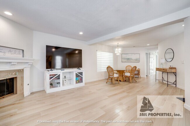 Building Photo - Gorgeous beach house with ocean view!