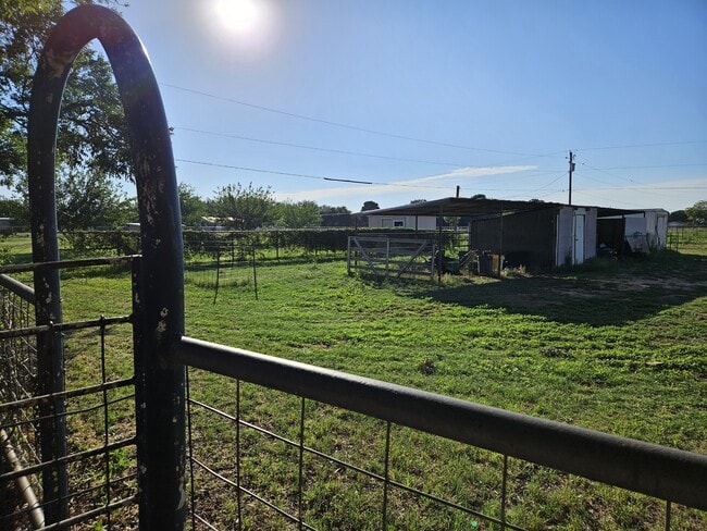 Building Photo - 1207 E County Rd 128