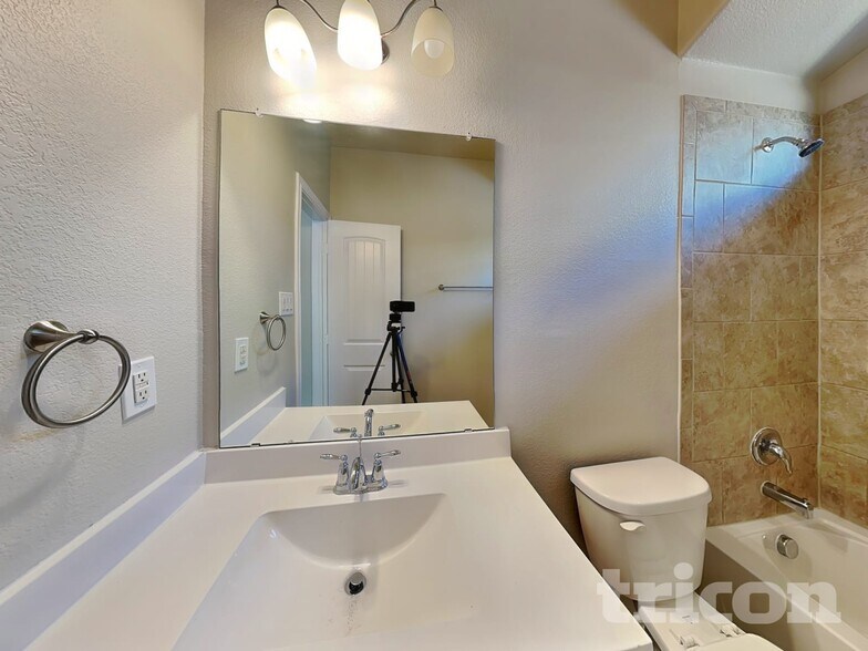 Building Photo - 1212 Ashley Dr