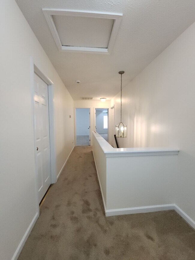 Building Photo - 205 Ashcroft Dr