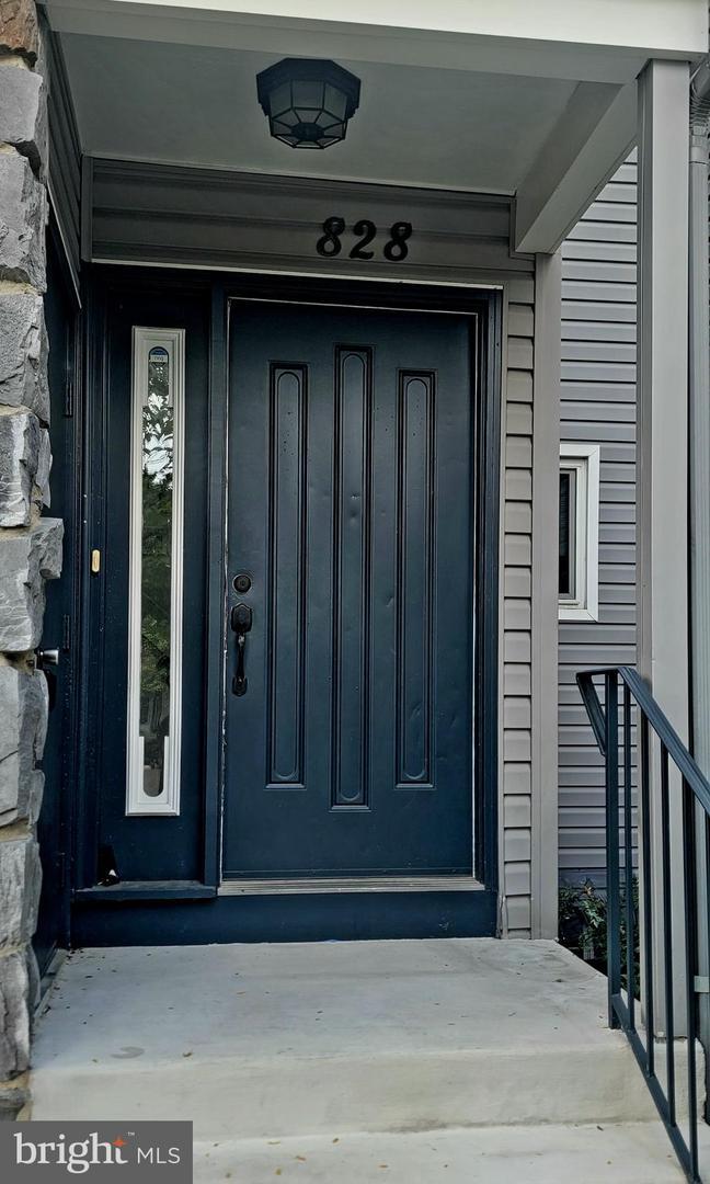 Building Photo - 828 Chanticleer