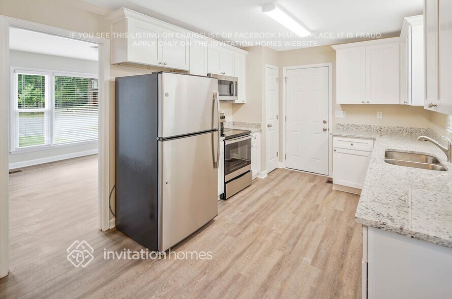 Building Photo - 6301 Old Coach Rd