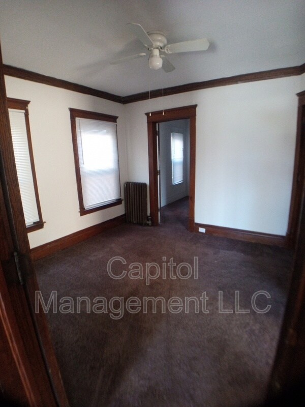 Building Photo - 229 W Lapeer St
