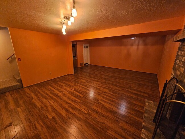 Building Photo - Three Bedroom Home with Spacious Yard