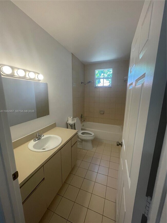 Building Photo - 3421 SW 25th St