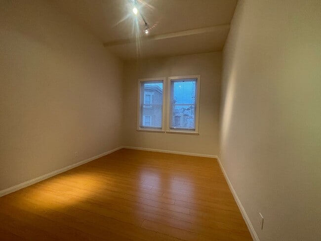 Building Photo - 1154 Kearny St