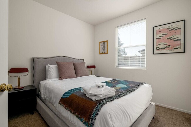 Building Photo - 2983 Paseo Almiar