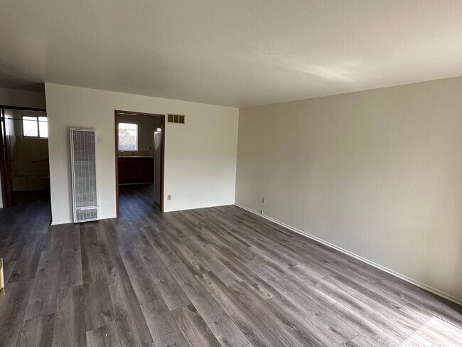 Building Photo - Cute 2 Bd 1Ba Unit NE Santa Maria