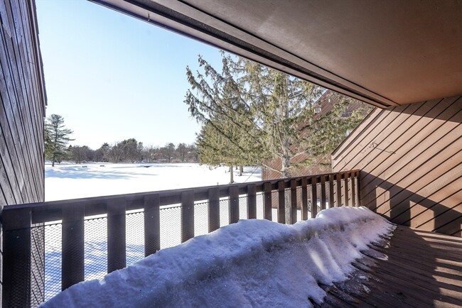 Building Photo - 40 Spring Cove Rd