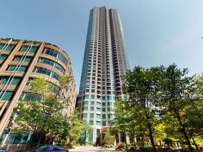 Building Photo - 400 N La Salle Dr