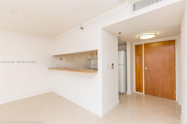 Building Photo - 7601 E Treasure Dr