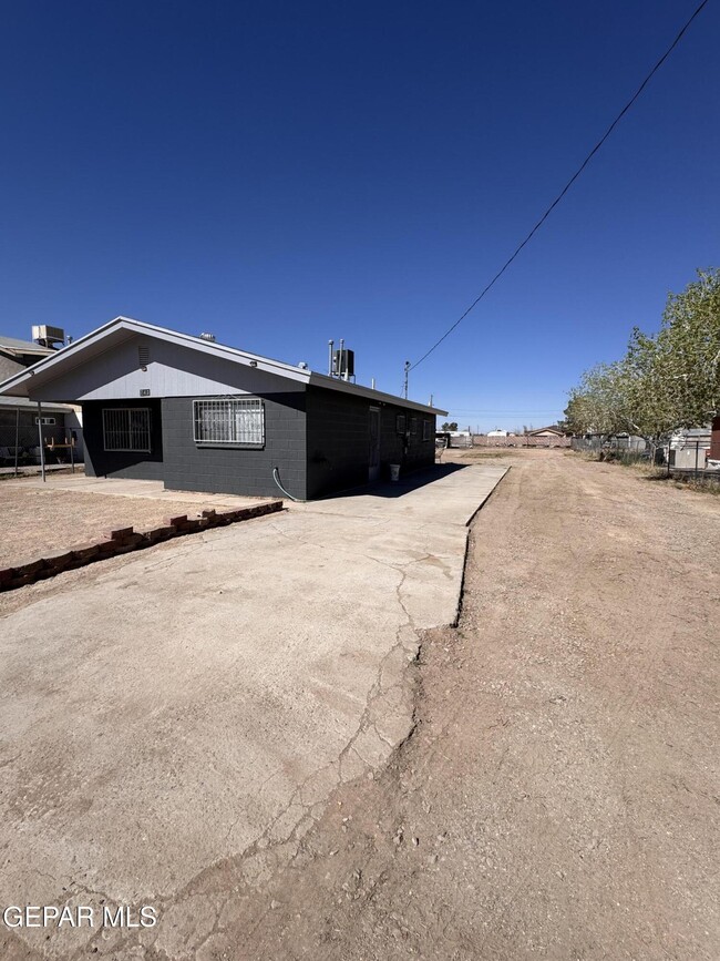 Building Photo - 743 Rodriguez Rd