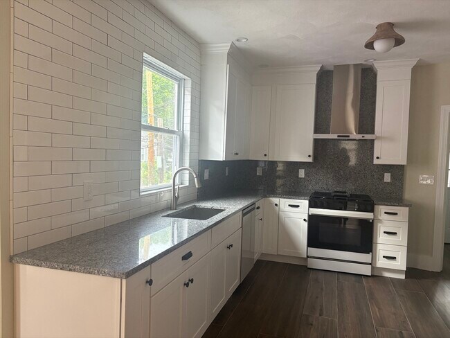 Building Photo - 14 Fairview St