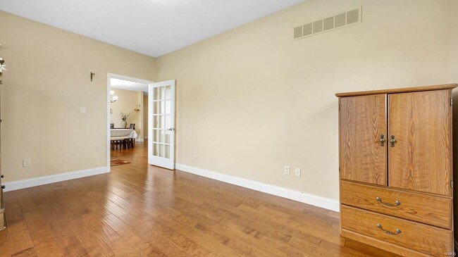 Building Photo - 303 Gateview Dr