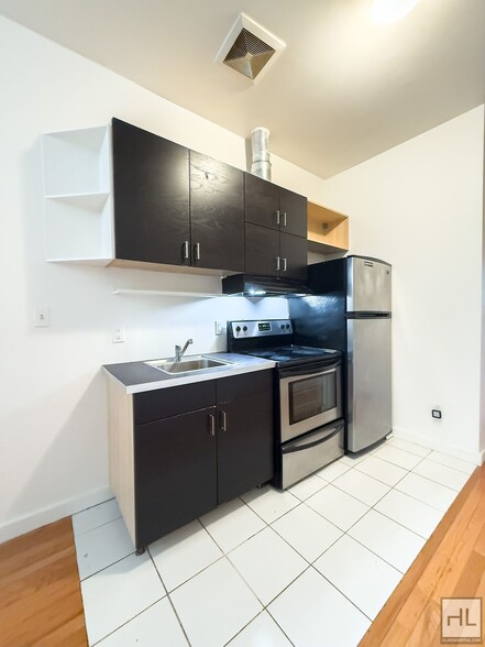 Building Photo - GREENE AVENUE / Spacious 2-Bed 1-Bath