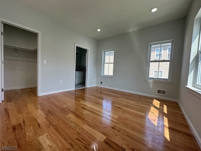 Building Photo - 476 Meade St