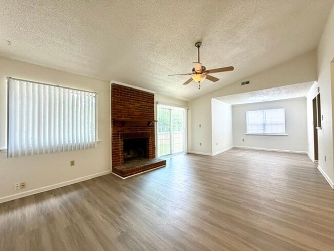 Building Photo - 8231 Meadowdale Ln