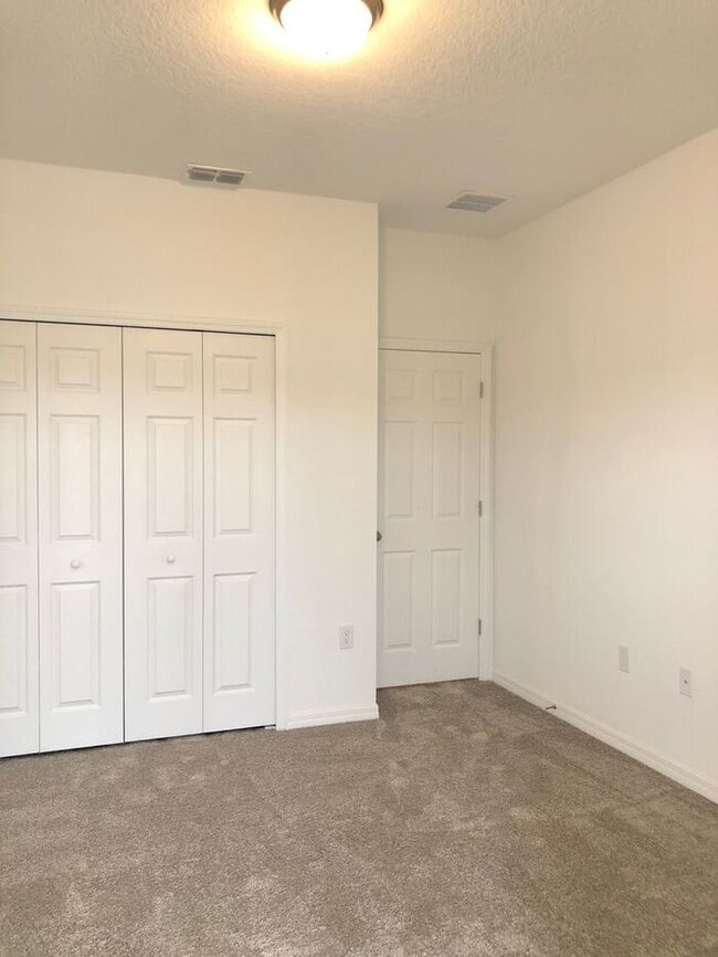 Building Photo - Beautiful 3/2.5 Newly Appointed Home with ...
