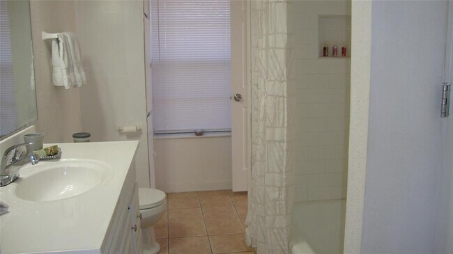 Building Photo - 18311 Redbud Ln