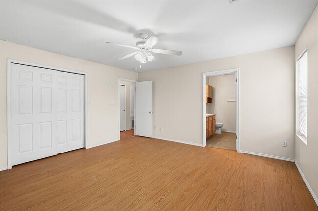 Building Photo - 700 Riverway Ln