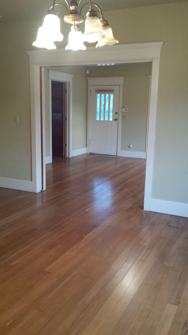 Building Photo - Country Home