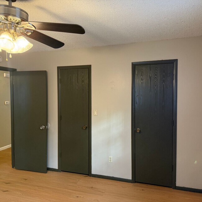 Building Photo - 2 Bedroom Home with unfinished Basement In SE Springfield