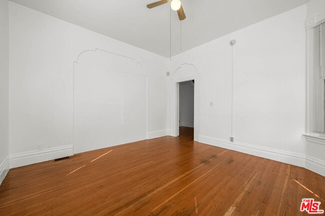 Building Photo - 1223 W 23rd St