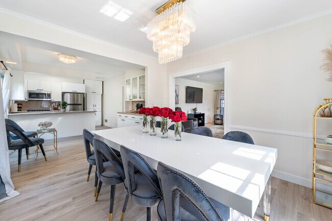 Building Photo - 140 N Carson Rd