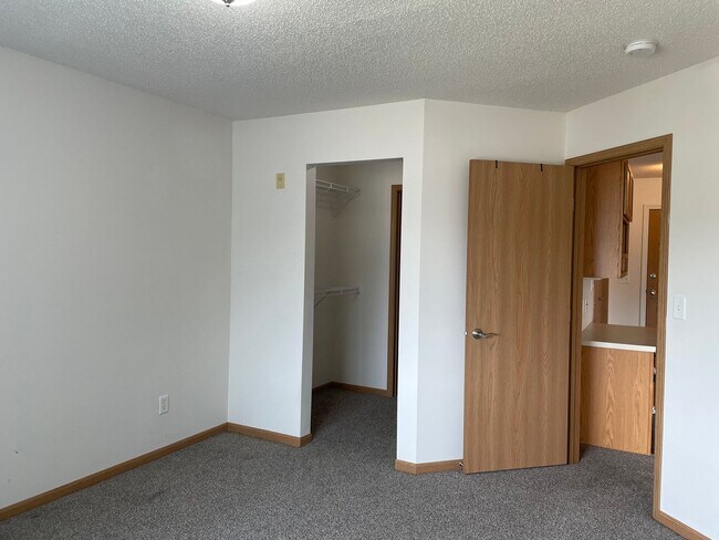 Building Photo - 4431 Calico Dr S
