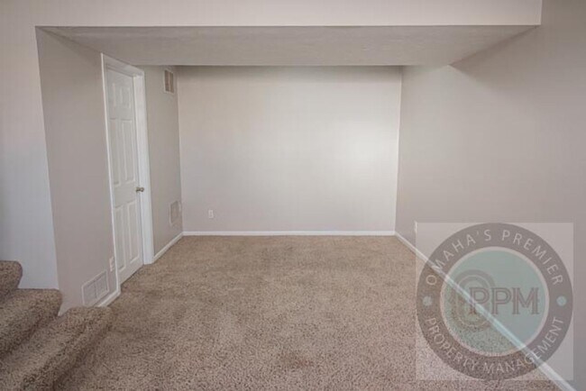 Building Photo - 3 Bedroom / 2 Bathroom House | Millard