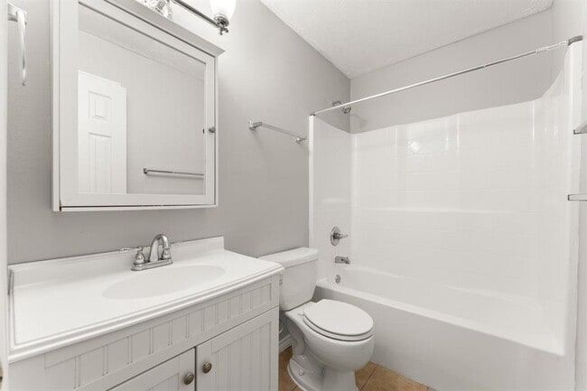 Building Photo - 25 Capewood Ct