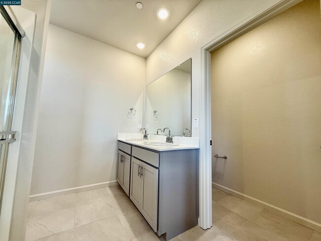Building Photo - 626 Shefford Dr
