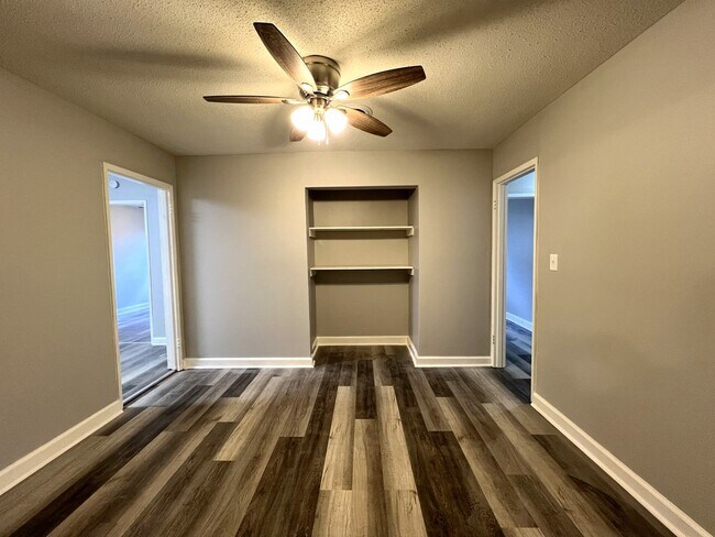 Building Photo - 3608 Willow Ln Dr