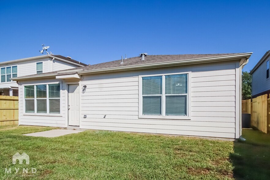 Building Photo - 7318 Rosebud Bend Dr