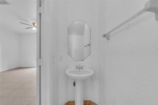 Building Photo - 3664 NW 29th Ct