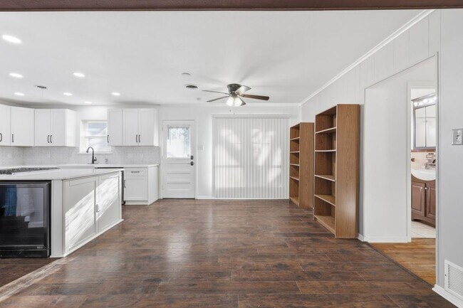 Building Photo - 106 N 9th St