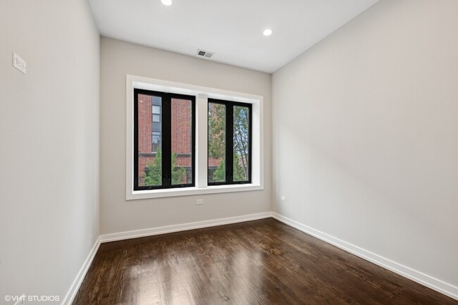 Building Photo - 2539 N Milwaukee Ave